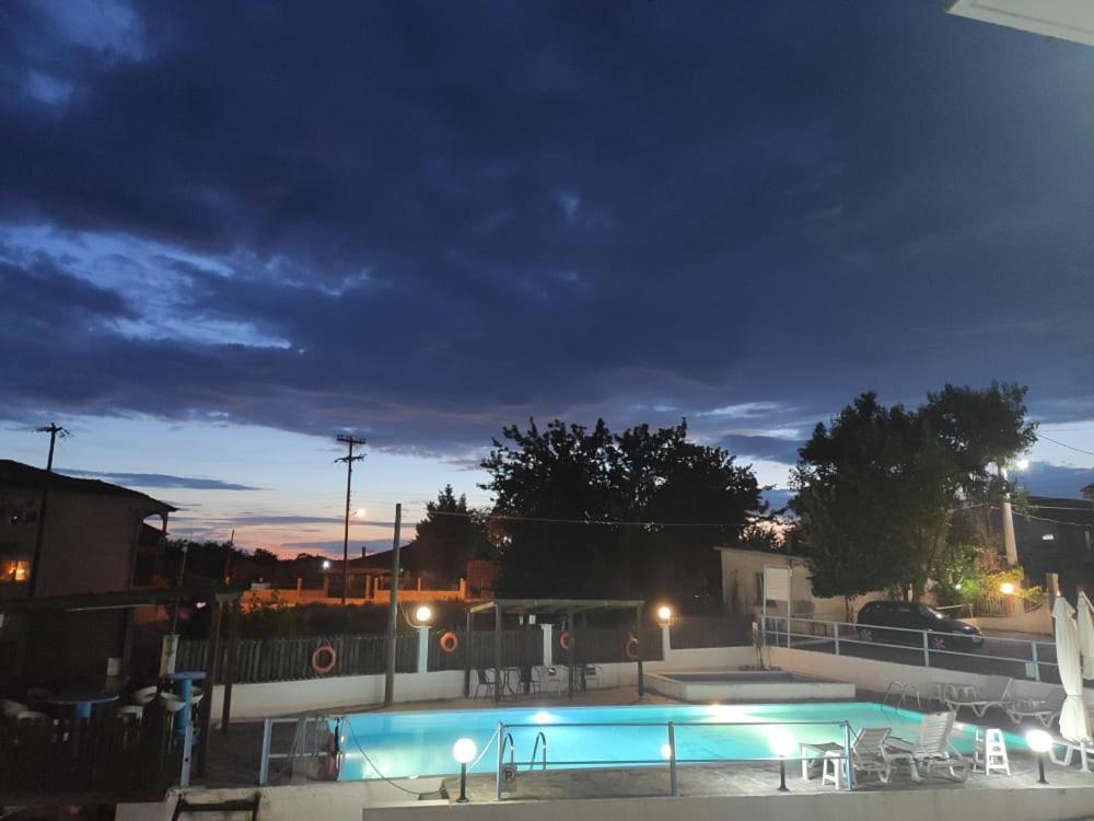Estia Aparthotel Orestias Bagian luar foto